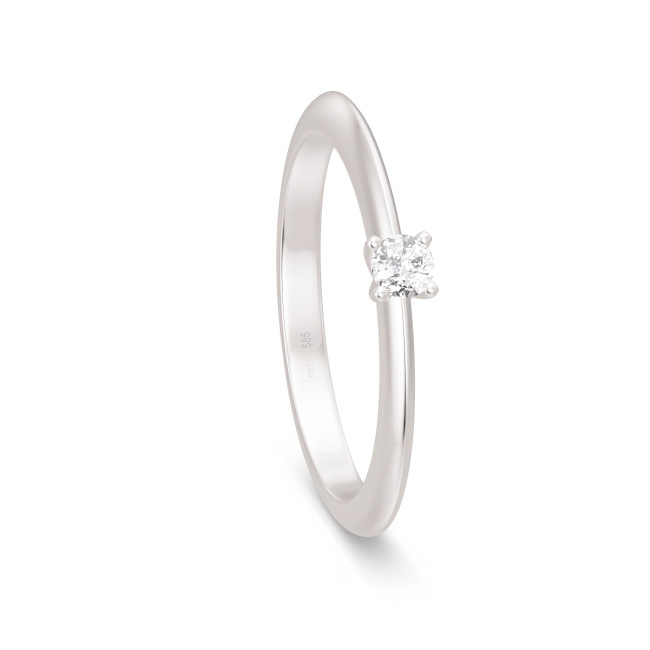 Aufnahme von einem Verlobungsring aus Weissgold mit Polierung und Diamanten 