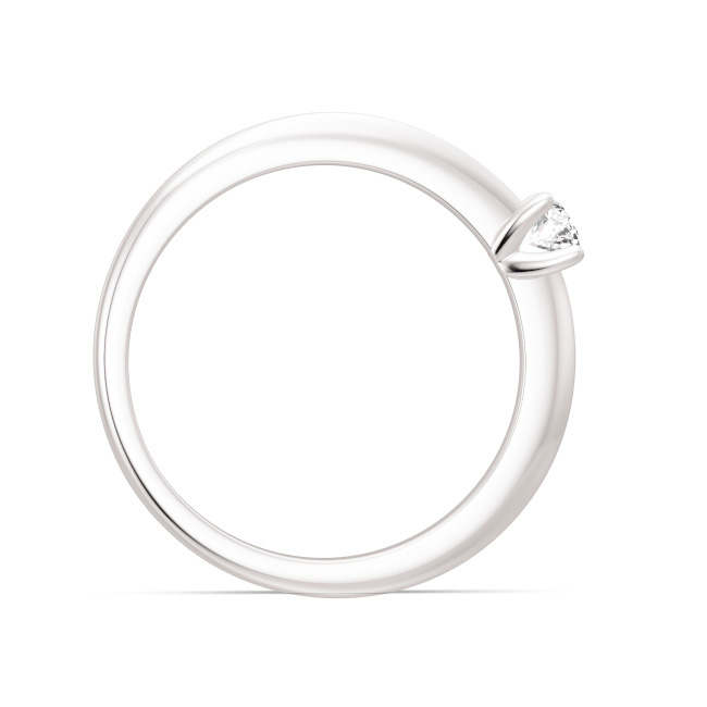 Aufnahme von einem Antragsring aus Weissgold mit Polierung und krappengefasstem Diamanten 