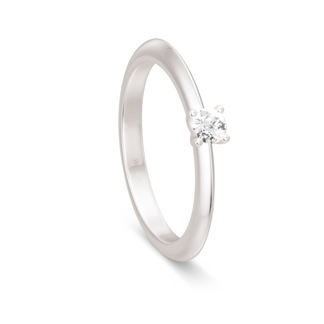 Aufnahme von einem Antragsring aus Weissgold mit Polierung und krappengefasstem Diamanten 