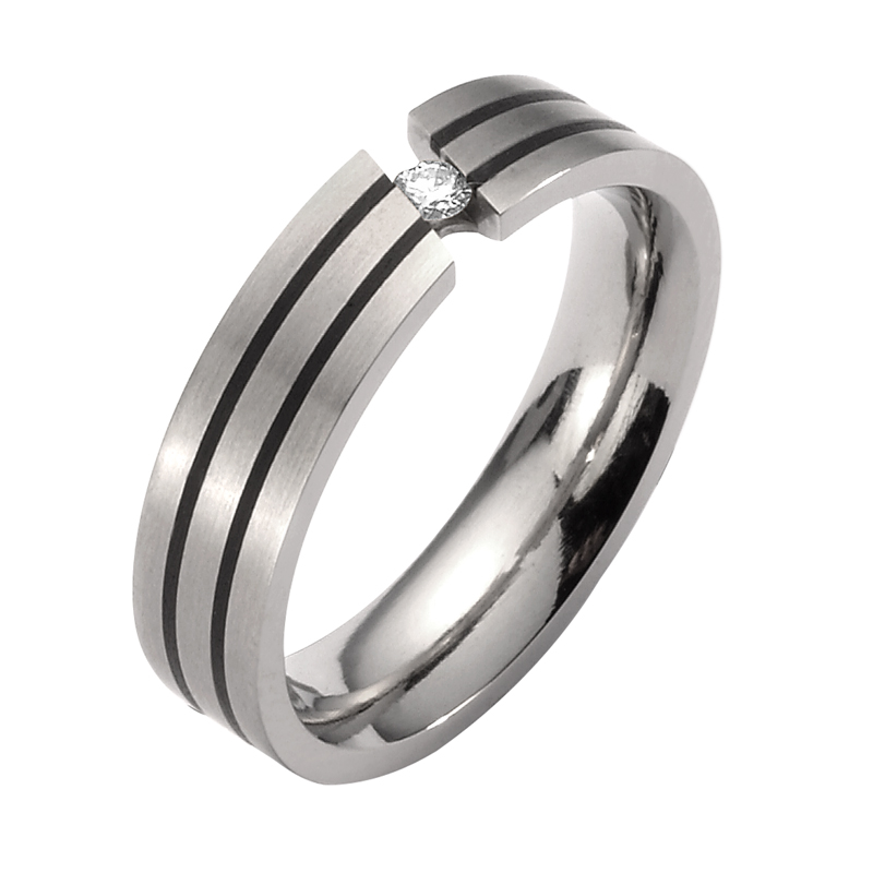 Interessanter Verlobungsring aus Titan mattiert mit schwarzen Streifen & einem Diamanten 100% nickel