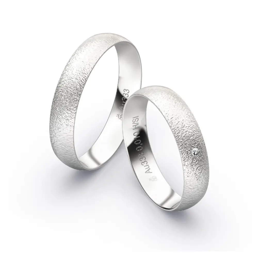 Aufnahme von Eheringen aus Weissgold mit Körnung und Diamanten und 4,5 mm Breite