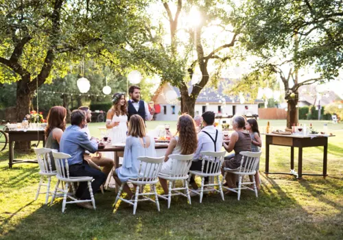 Hochzeitsfeier im Garten